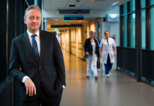 David Jongen, bestuursvoorzitter Zuyderland, mondkapjes op