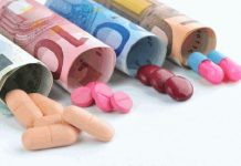 Pillen En Geld Fotolia