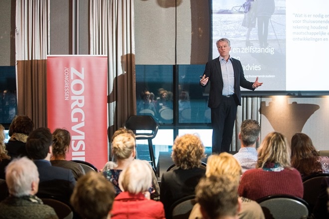 Wouter Bos op het congres Ouderenzorg op de juiste plek. Foto: Herbert Wiggerman