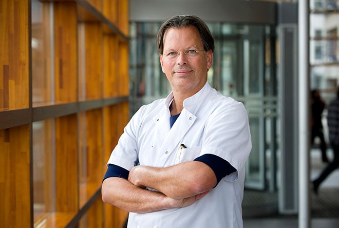 Wilco Peul is neurochirurg en leidt het Universitair Neurochirurgisch Centrum Holland (UNCH), een samenwerking tussen het LUMC, Haaglanden MC en het Haga Ziekenhuis