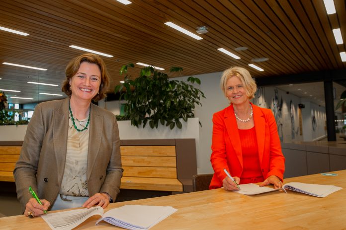 K. van Gennip en J. Tijhuis Karien van Gennip Jolande Tijhuis