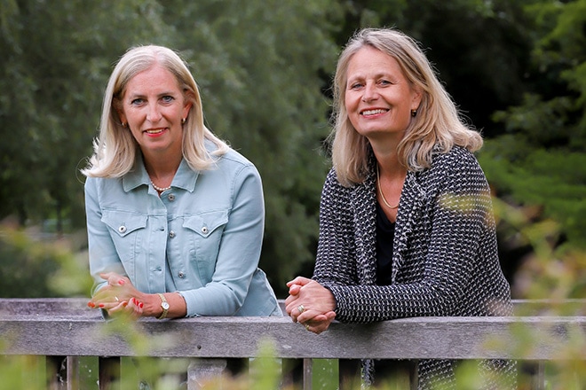 Bertine Lahuis (rechts) en Helen Mertens