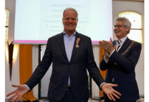 Op de foto: Michael Rutgers neemt afscheid van zijn directeursfunctie bij het Longfonds