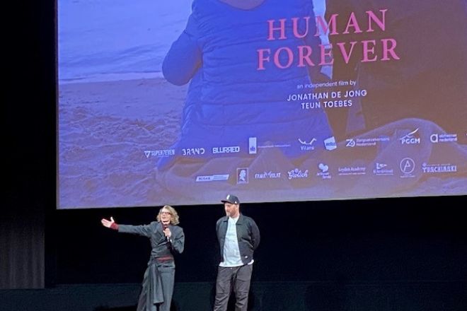 Teun Toebes en Jonathan de Jong tijdens de premiere van de documentaire Human Forever, maandag 9 oktober in Tuchinski. Foto: Bart Kiers