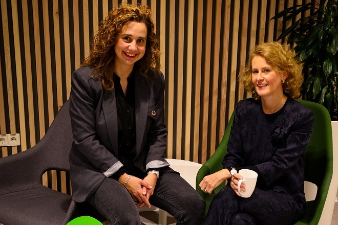 Celina Kroon, programmamanager duurzaamheid, en bestuurder Josefien Kursten. Foto: UMC Utrecht