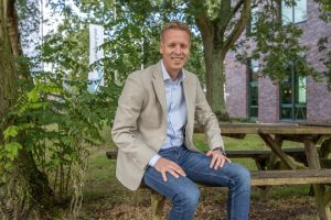 Op de foto: Jan Peter Niezink, MVO-manager bij 's Heeren Loo