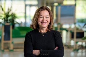Op de foto staat Anouk ten Arve. Zij deed onderzoel naar de werkprivébalans onder zorg- en welzijnsmedewerkers