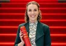 Onderzoeker Lisa-Marie Smale vertelt over haar onderzoek om verspilling van medicatie tegen te gaan en het programma Samen de Zorg Vergroenen