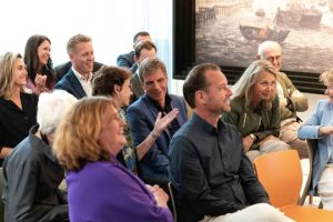 In het publiek onder meer finalist Ernst Klunder en Suzanne Bentvelsen, winnaar Bertine Lahuis en jurylid Marjo Vissers
