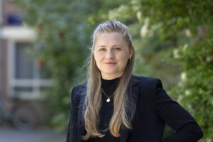 Op de foto: Jante Schmidt, onderzoeker bij het Ben Sajet Centrum