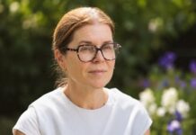 Opinie | ‘Vermiste dementerenden’: waar is het respect voor ouder worden? Op de foto: Brenda Frederiks, universitair docent gezondheidsrecht bij Amsterdam UMC