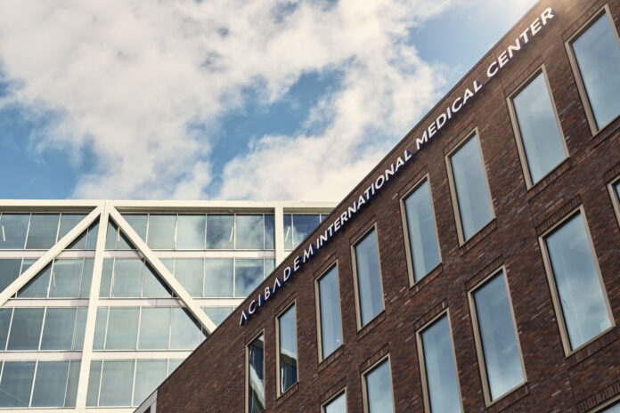 Acibadem buiten Gebouw Acibadem